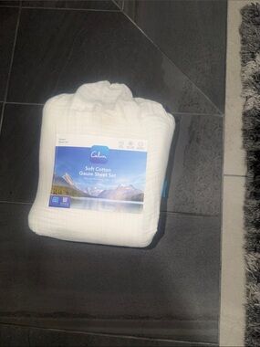 Brand New! Calm Soft Cotton Gauze Queen Sheet Set with Storage Bag